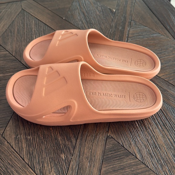 Adidas Unisex Adicane Slide Sandal M9/W10 – Like New! - Picture 4 of 6